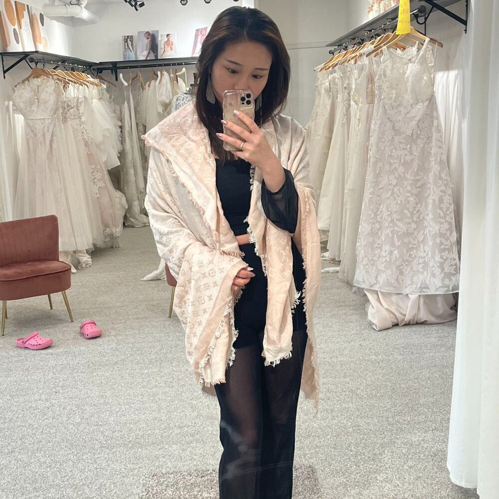 Louis Vuitton - Monogram Classic Shawl/ Ecru color
